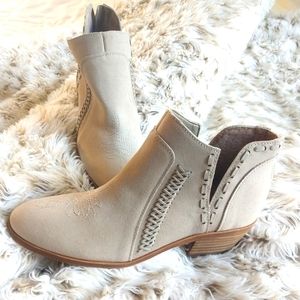 Vince camuto Women's Presita Bootie